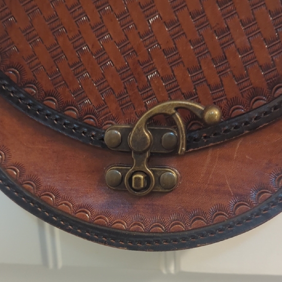 Elegant Brown Leather Crossbody Bag - Picture 4 of 8